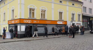 COOP otevřel ve Strakonicích první automatickou prodejnu v České republice
